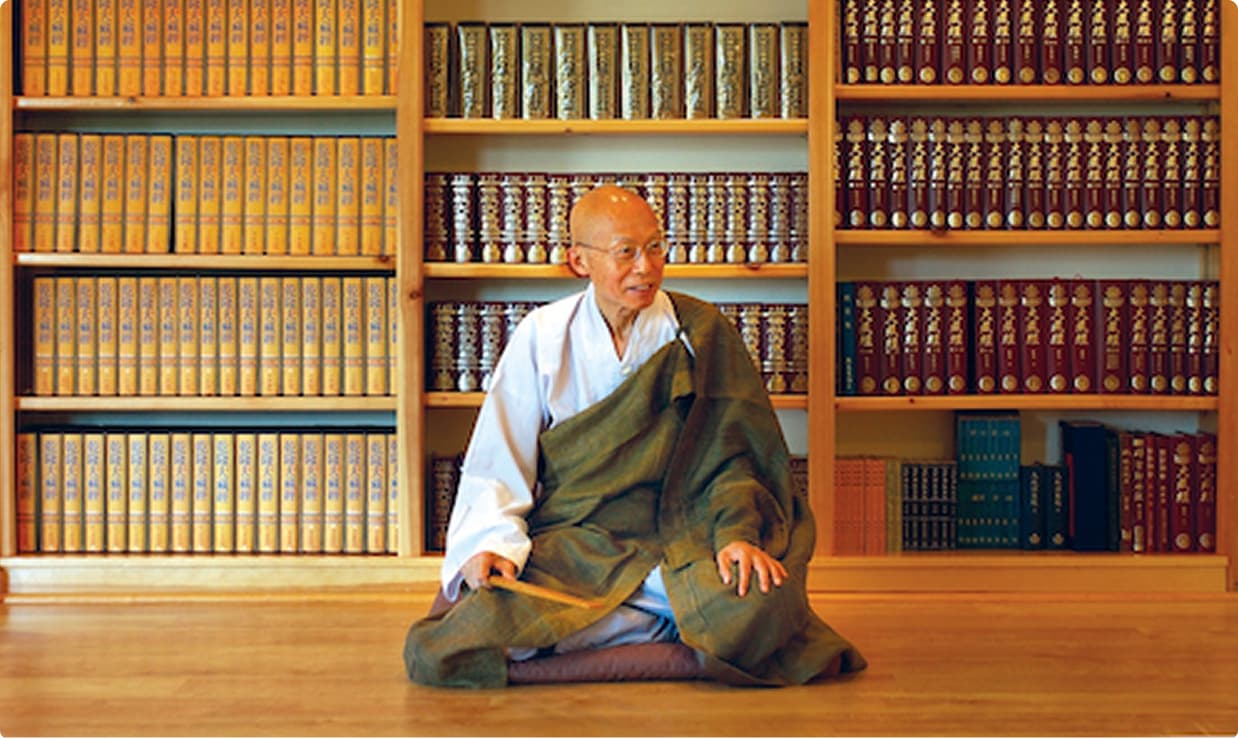 Master Sheng Yen in library
