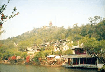 Master Sheng Yen became an acolyte at the Guangjiao Monastery in Jiangsu Province, China, and adopted the monk name Changjin. He would use this name until 1950.