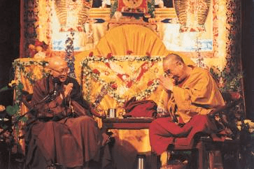 In early May, 1998, Master Sheng Yen and His Holiness the Dalai Lama jointly conducted a three-day dialogue on “Method of Manjusri, Bodhisattva of Wisdom”.
