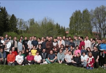 Master Sheng Yen arrived in Russia to lead a seven-day meditation retreat. Forty-eight Russian participants were at this event.