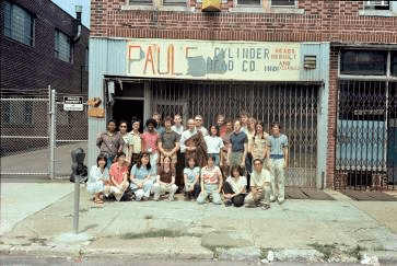 October 1979, with the generous help of Master Renjun and Mr. Shen Jiazhen, Master Sheng Yen acquired the property of a car repair shop, which became the first address for the Chan Meditation Center in Queens, NY.