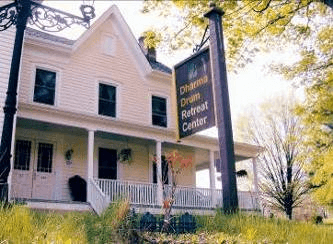 Master Sheng Yen established the Dharma Drum Retreat Center (DDRC) in Pine Bush, New York. The Center took the Munsee Lenape name Shawangunk, which means “in the smoky air.”